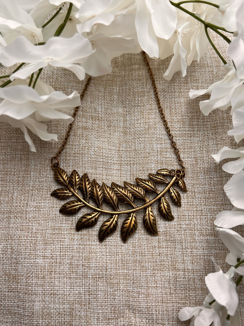 VINTAGE Y2K Gold Textured Leaf Vine Boho Statement Necklace